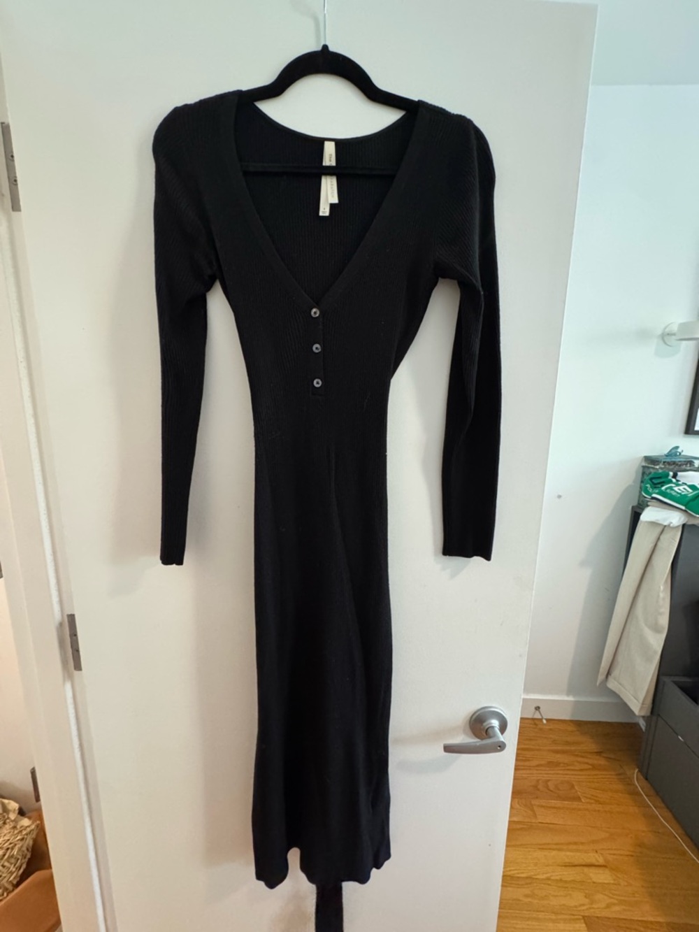 Babaton Black Ribbed V-Neck Midi Dress